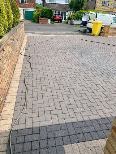 Lincoln-Roof-And-Drive-Cleaning-Driveways-1