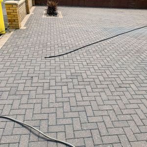 Lincoln-Roof-And-Drive-Cleaning-Driveways-2