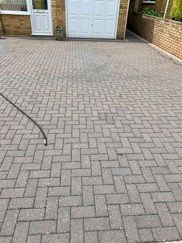 Lincoln-Roof-And-Drive-Cleaning-Driveways-4