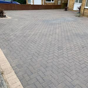 Lincoln-Roof-And-Drive-Cleaning-Driveways-5