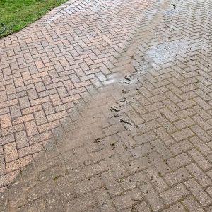 Roof-And-Drive-Cleaning-Driveways-Lincoln-2